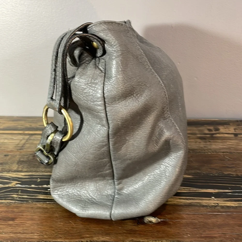 Italian made hobo purse in gorgeous grey leather - it’s so classic! - Picture 9 of 17
